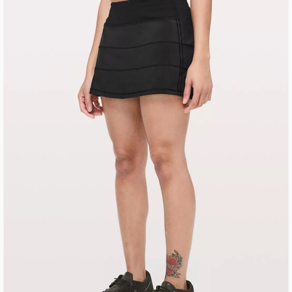 Black lulu lemon size 6 skirt